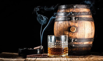 Lerántjuk a leplet a nagy szivarosok titkairól: prémium borok, chili, tömény italok