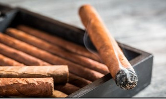 Mi lehet nagyszerű egyedi ajándék dohányos férfiaknak?