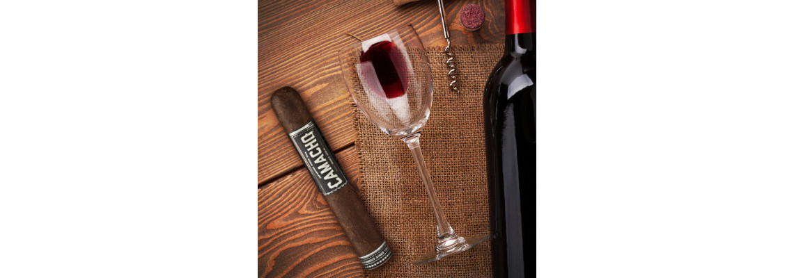 Miért párosítsa kedvenc szivarját egy pohárka Demeter borral?