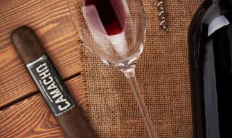 Miért párosítsa kedvenc szivarját egy pohárka Demeter borral?