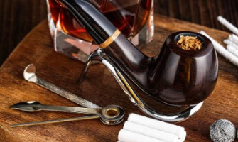 Ötletes ajándékcsomagokat kínálunk dohányos férfiaknak