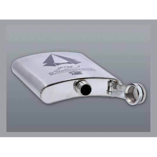 Szálcsiszolt króm színű rozsdamentes acél flaska, laposüveg 6 oz. = 1.77 dl - Gentlemans Club felirattal