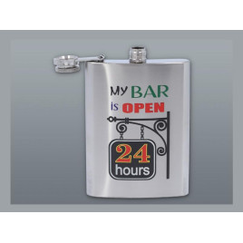 Szálcsiszolt króm színű rozsdamentes acél flaska, laposüveg 6 oz. = 1.77 dl - My Bar is Open felirattal