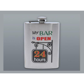 Szálcsiszolt króm színű rozsdamentes acél flaska, laposüveg 6 oz. = 1.77 dl - My Bar is Open felirattal