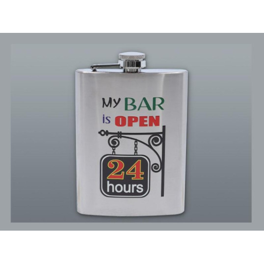 Szálcsiszolt króm színű rozsdamentes acél flaska, laposüveg 6 oz. = 1.77 dl - My Bar is Open felirattal