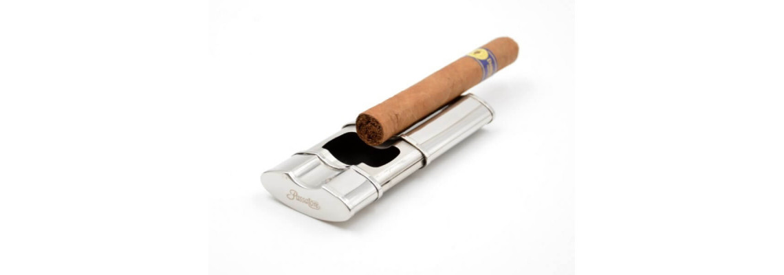 Szagelzárós hamutartó