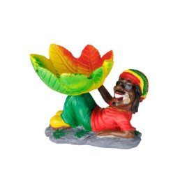 Cigarettát szívó fekvő rasztát ábrázoló polirezin hamutartó