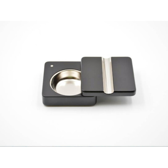 Szivar hamutál, összecsukható, fekete színű