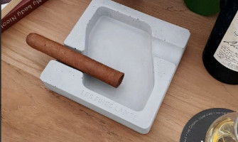 Miért fontos kellék a szivar hamutál?