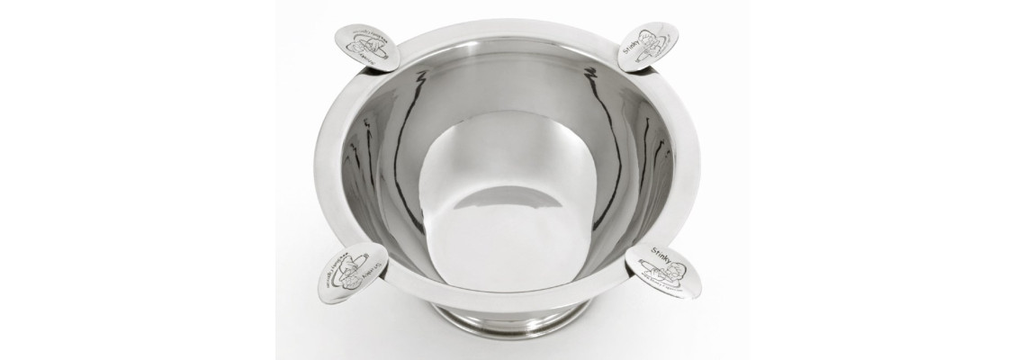 Vajon melyik illik önhöz? A porcelán, az üveg vagy a rozsdamentes hamutartó?