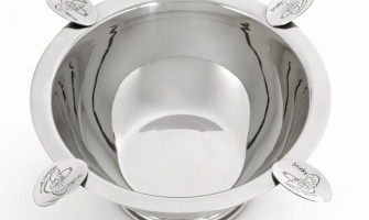 Vajon melyik illik önhöz? A porcelán, az üveg vagy a rozsdamentes hamutartó?