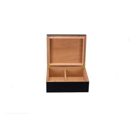 Faro humidor 20-25 szál szivar részére, cédrusfa belső rész, párásítóval, hygrométerrel, fekete színű