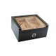 Faro humidor 60-80 szál szivar részére, üvegtető, cédrusfa belső, párásítóval, digitális hygrométerrel, fekete–grafitszürke színű, karbonhatású mintázattal