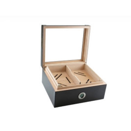 Faro humidor 60-80 szál szivar részére, üvegtető, cédrusfa belső, párásítóval, digitális hygrométerrel, fekete–grafitszürke színű, karbonhatású mintázattal