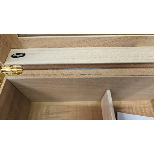 Angelo humidor 50 szál szivar részére, barna színű, üvegtető, cédrusfa belső, párásító, külső analóg hygrométerrel - OUTLET