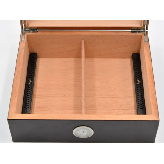 Angelo humidor 50 szál szivar részére, fekete színű, üvegtető, cédrusfa belső, párásító, külső analóg hygrométer - OUTLET - 3
