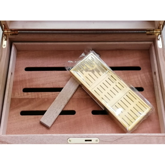 Angelo humidor 50–60 szivarhoz, mintás üvegtetős cédrusfa szivar tároló doboz külső hygrométerrel – barna