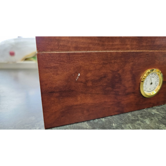 Angelo humidor 40 szál szivar részére, barna színű, cédrusfa belső, párásító, külső analóg hygrométerrel - OUTLET - 2