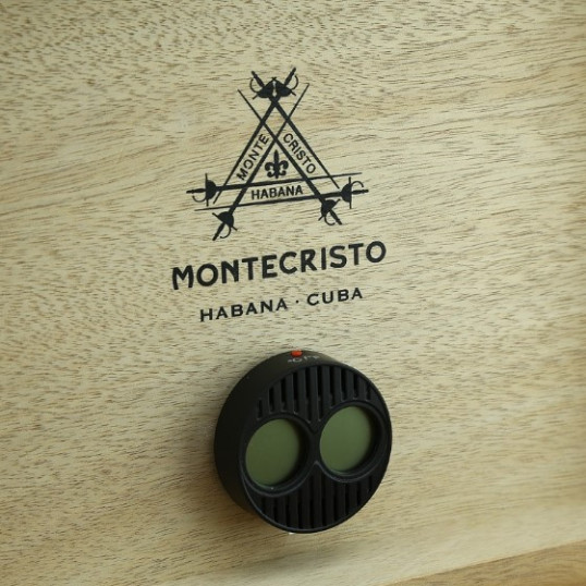 Montecristo - lakkozott sárga spanyol cédrusfa humidor kb 70 szál szivar részére