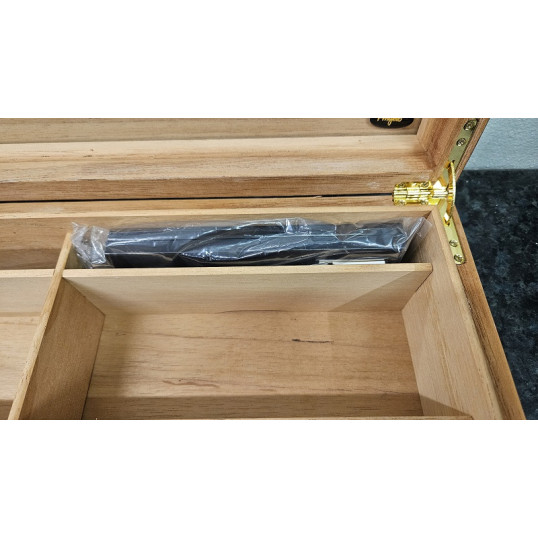 Angelo gasztro humidor 80-100 szál szivar részére, matt cseresznye színű, üvegtető, cédrusfa belső, párásító, analóg hygrométer - OUTLET-2