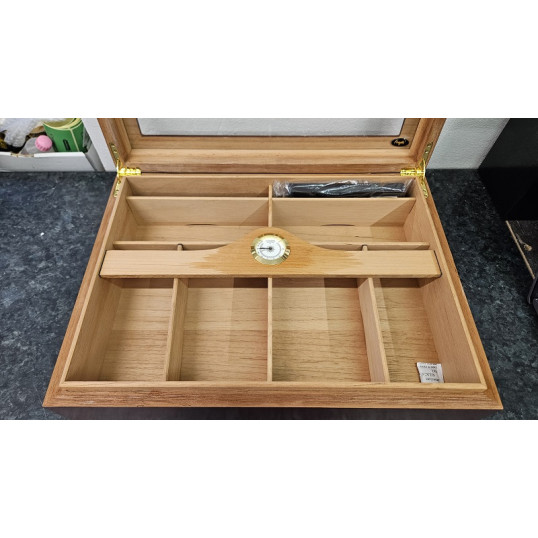 Angelo gasztro humidor 80-100 szál szivar részére, matt cseresznye színű, üvegtető, cédrusfa belső, párásító, analóg hygrométer - OUTLET-2