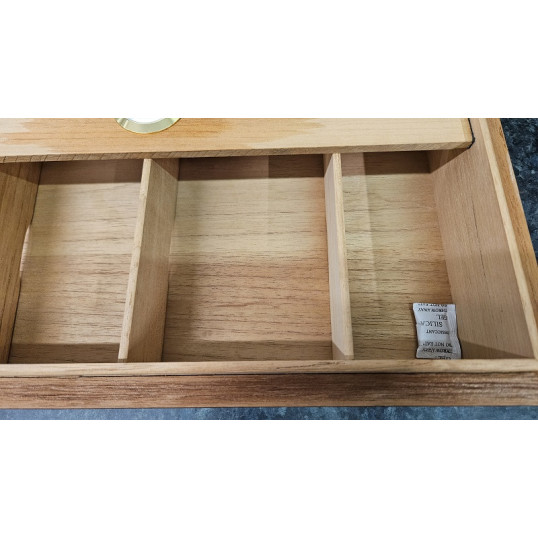 Angelo gasztro humidor 80-100 szál szivar részére, matt cseresznye színű, üvegtető, cédrusfa belső, párásító, analóg hygrométer - OUTLET-2