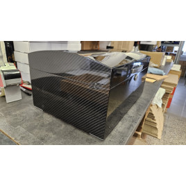 Angelo carbon borítású humidor, magasfényű kivitelben, párásítóval és hygrométerrel – akár 100–120 db Corona méretű szivar tárolására - OUTLET-1