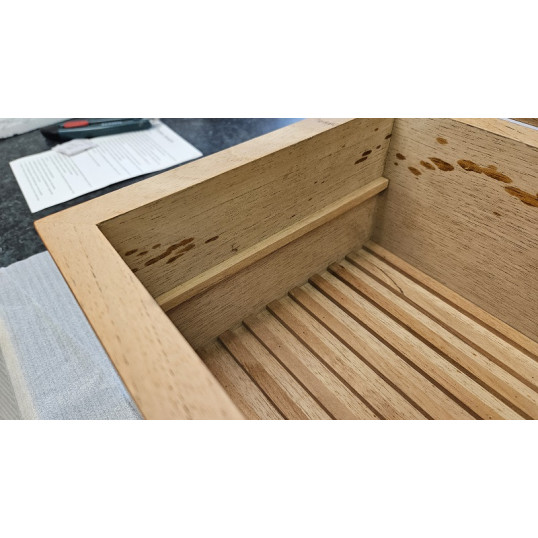 Angelo humidor 75 szál szivar részére, barna színű gyökérfa mintával és cédrusfa belsővel - OUTLET