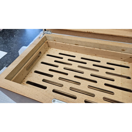 Angelo humidor 75 szál szivar részére, barna színű gyökérfa mintával és cédrusfa belsővel - OUTLET