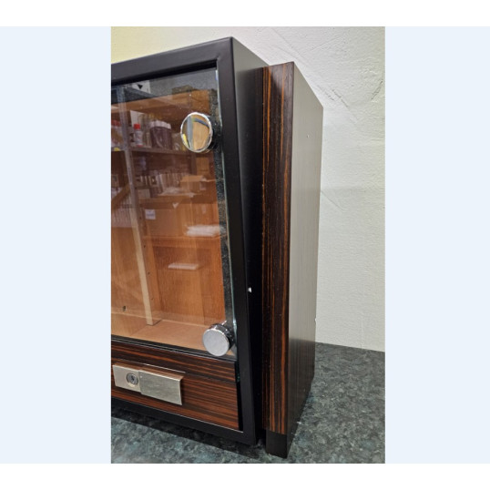 Angelo gasztrohumidor szekrény 80 szál szivar részére, négyszögletes, üvegajtós, barna színű, cédrusfa belső, párásító, analóg hygrométer - OUTLET