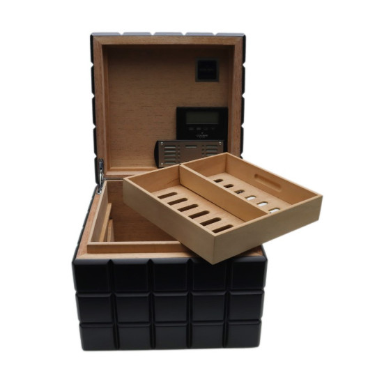 Colibri Heritage Cube humidor 40-50 szál szivar számára, matt fekete színű digitális hygrométerrel
