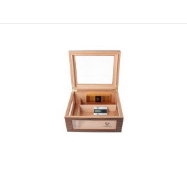Germanus Humidor,barna, faerezetű, három oldalán és a tetején üveges, kb. 100 szál szivar részére, cédrusfa belsővel, párásítóval, higrométerrel