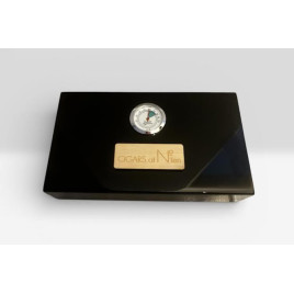 Germanus fekete színű utazó humidor, cédrusfa belsővel, párásítóval és külső hygrométerrel