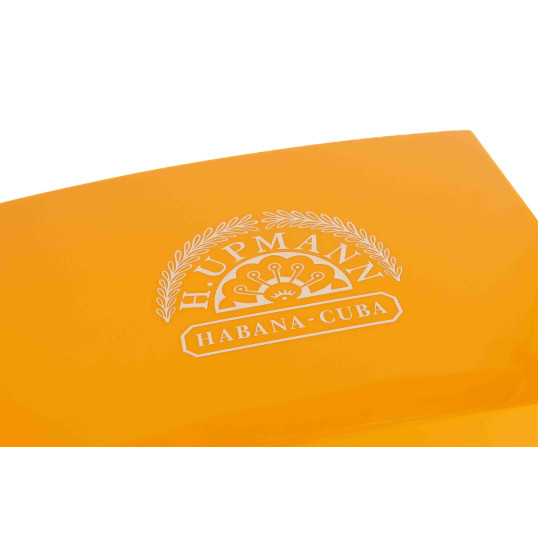 H.Upmann - krémszínű és sárga spanyol cédrusfa humidor kb 70 szál szivar részére