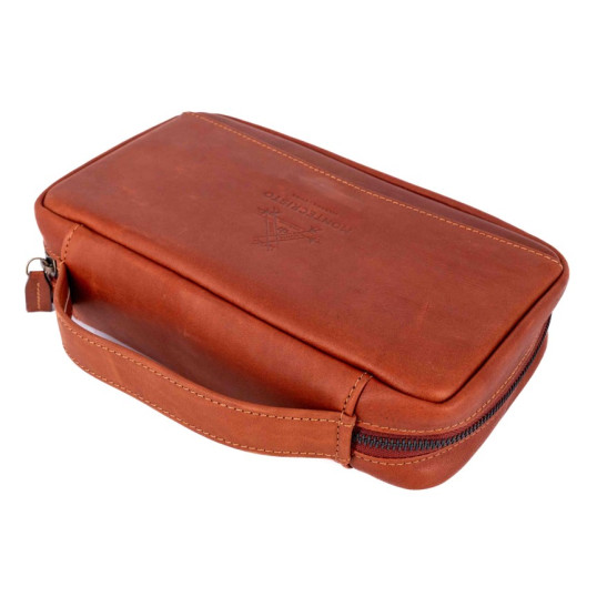 Montecristo bőr szivartartó 4 szivar részére, tároló rekeszekkel az egyéb szivaros kiegészítőknek