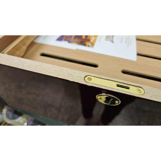 Deauville szivardoboz 100 szál szivar részére, dohánylevél mintás, fogantyúval és kivehető tálcával OUTLET