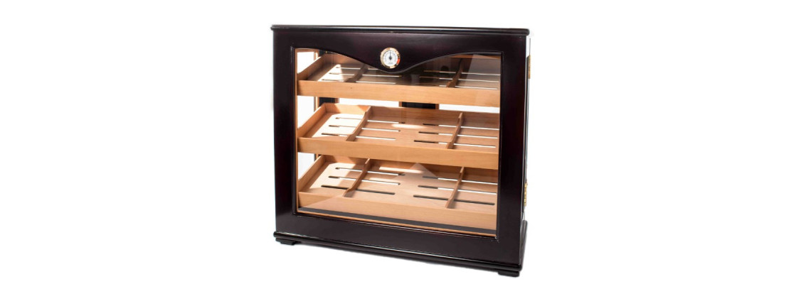 Tökéletes szekrény pipásnak és szivarosnak egyaránt: az üvegszekrény