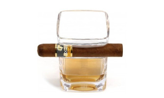Milyen a tökéletes whiskyspohár egy szivaros számára?