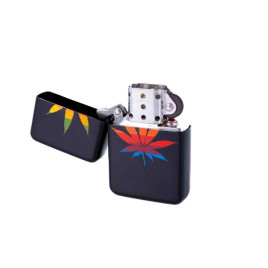 Benzines öngyújtó, fekete színű, színes Cannabis-levél mintával az elején - 245420-24