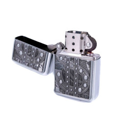 Benzines öngyújtó króm színű, gravírozás jellegű dollár mintával