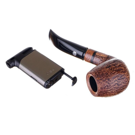 Colibri Pacific Gunmetal Black, oldalsó lánggal égő pipagyújtó kihúzható tömködővel, szürke és fekete 