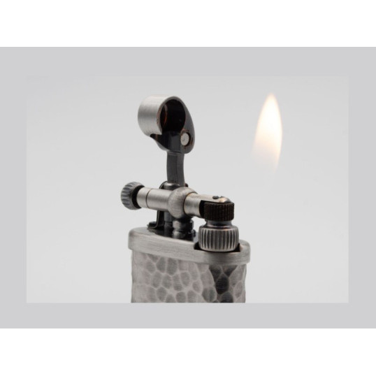 IM Corona Old Boy pipagyújtó beépített pipa tömködővel - Kalapács minta