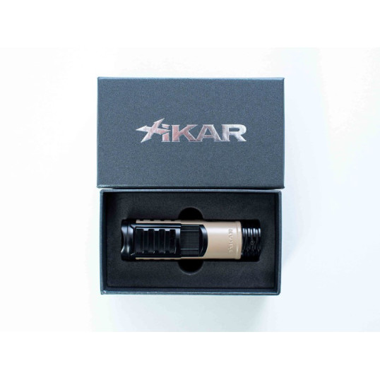 XIKAR Tactical 1 Flat Dark Earth szúrólángos szivargyújtó övcsipesszel - homok színű