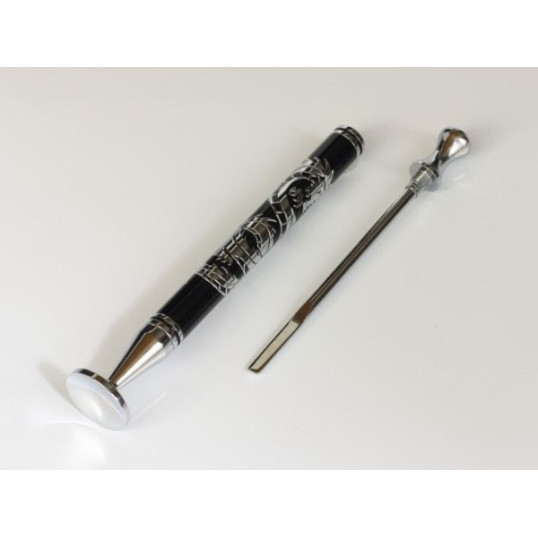 Rattrays Thin Caber Dragon, pipatömködő kihúzható pipa szurkálóval fekete/króm színű - sárkány mintával