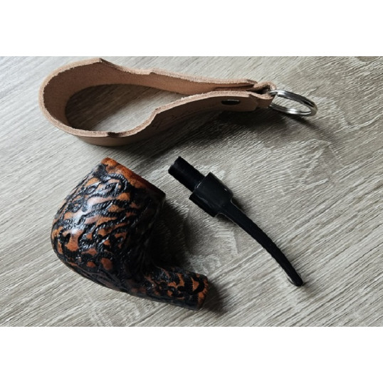 Angelo pipás szett Dublin típusú nyerges bruyer pipával, pipatáskával, filterrel, szárkefével és 3 részes pipatömködővel