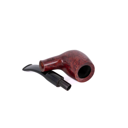 Aldo Velani Billiard típusú, mahagóni színű, polírozott hanga gyökér pipa enyhén hajlított nyerges fekete akril szárral