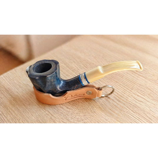 Angelo freehand pipa – 9 mm filteres, különleges kék árnyalatú fejjel, elefántcsont színű nyerges szárral, díszgyűrűkkel