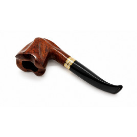 Angelo freehand pipa – 9 mm filteres, különleges barna freehand fejjel, fekete enyhén hajlított szárral, tripla aranyszínű díszgyűrűvel