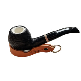 Angelo tajtékbetétes Bulldog pipa – 9 mm filteres, matt fekete, rusztikolt hatású, ONDA díszgyűrűvel