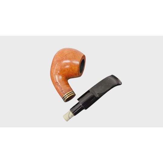 Capitello Corallo de Luxe Bent-Billiard hanga gyökérből készített pipa, nyerges enyhén hajlított szár, 3db rézszínű gyűrű, 9mm-es filteres